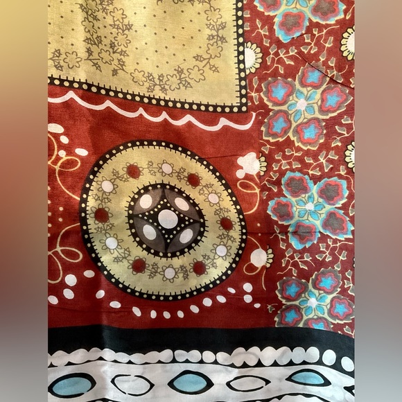 Printed geometric silk blend material total of 5  Yards Width 52 Inches - Picture 8 of 9